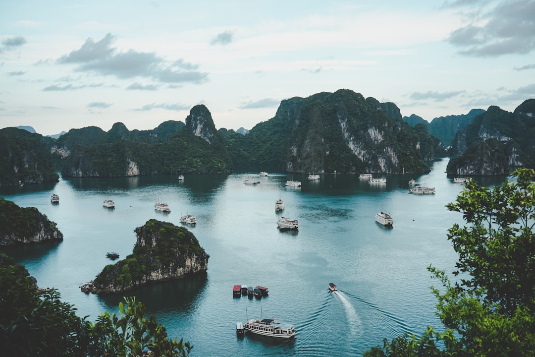 Thuê Xe Du Lịch Hà Nội: Tránh Rắc Rối Từ Sự Cố Sạc Xe