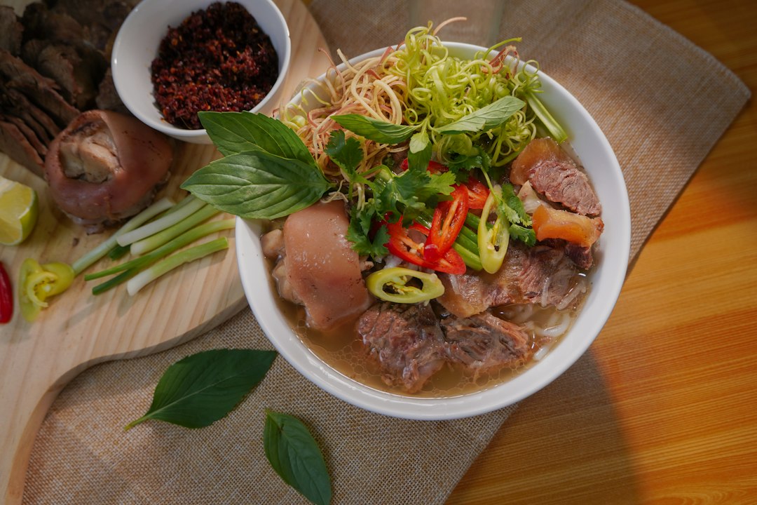 Món Ăn Vỉa Hè Việt Gây Sốt & Food Tour Miền Bắc Nổi Tiếng