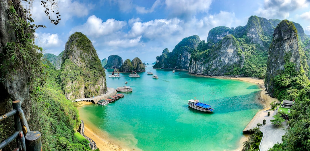 Du lịch Quảng Ninh giảm giá mạnh: Săn ngay deal hời